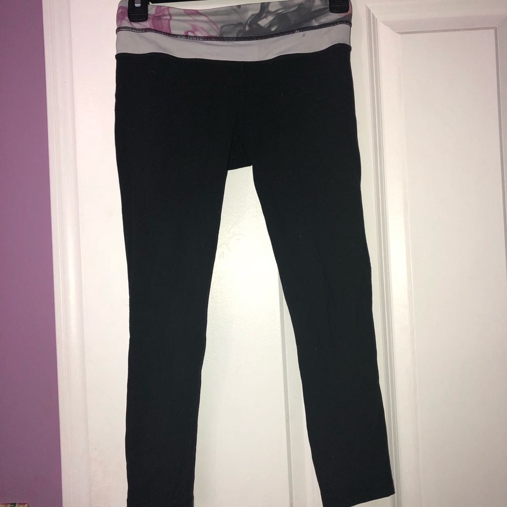Cropped Black Lulu Lemon Leggings w/ Colorful Top